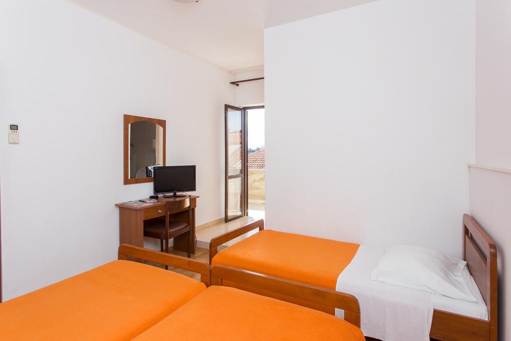 Guest House Lina Ragusa Esterno foto